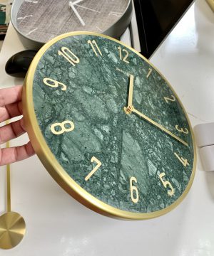 dong-ho-treo-tuong-qua-lac-mat-da-cam-thach-tt23016