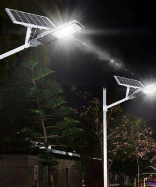 den-duong-led-nang-luong-mat-troi-300w-lap-san-vuon