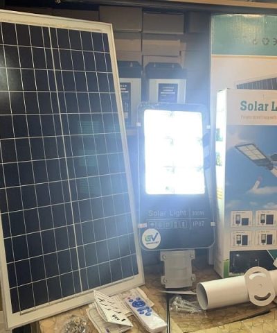 den-nang-luong-mat-troi-300w-zs818