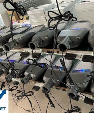 den-duong-nang-luong-mat-troi-cao-ap-300w-zl-150-lap-duong-giao-thong