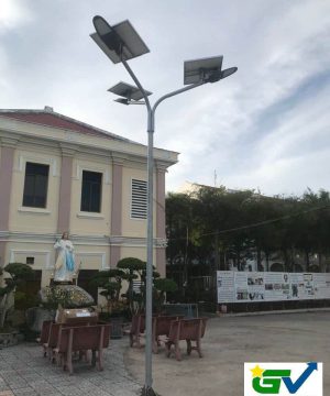 den-duong-nang-luong-mat-troi-cao-ap-300w-zl-150-lap-duong-giao-thong
