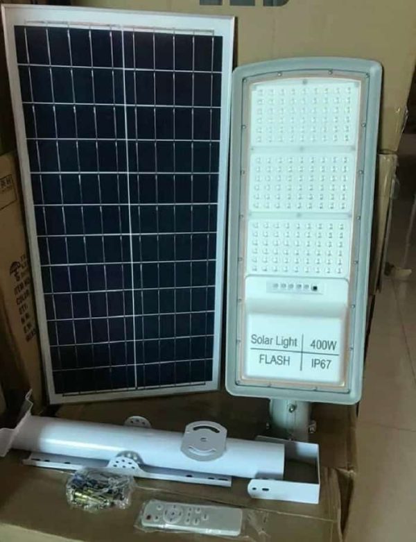 den-nang-luong-mat-troi-lap-san-vuon-400w-sieu-sang-gvk400