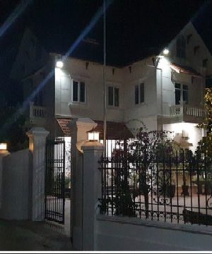 den-tru-trang-tri-bang-nang-luong-mat-troi-40-x-40-cm-tt12-1