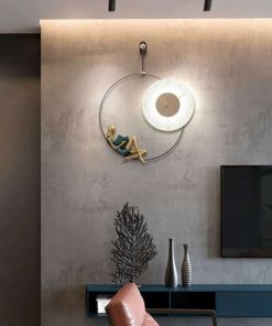 dong-ho-treo-tuong-decor-tt23095-nang-tho-ben-anh-trang