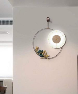 dong-ho-treo-tuong-decor-tt23095-nang-tho-ben-anh-trang