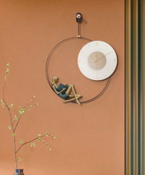 dong-ho-treo-tuong-decor-tt23095-nang-tho-ben-anh-trang