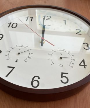 dong-ho-treo-tuong-van-phong-so-to-kich-thuoc-30cm-t1580-1