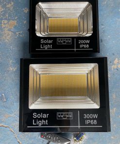den-nang-luong-mat-troi-anh-sang-vang-300w-dpsv300-vo-nhom-tan-nhiet