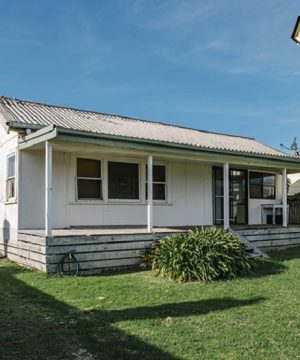 den-duong-nang-luong-mat-troi-400w-bc-400-hinh-ban-chai