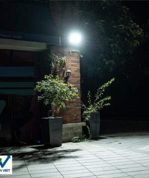 den-nang-luong-mat-troi-300w-den-led-cao-cap-tsn-300a-vo-nhom