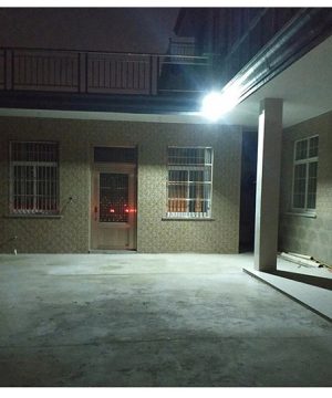 nha-may-san-xuat-den-nang-luong-mat-troi-300w-den-tro-gia-nguoi-ngheo-pnlb-300w