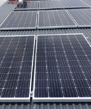 lap-dat-he-thong-pin-nang-luong-mat-troi-4kw