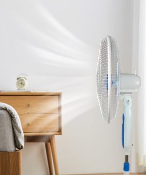 quat-nang-luong-mat-troi-qc07-mau-cay-dung-tich-dien-hang-hang-green-viet