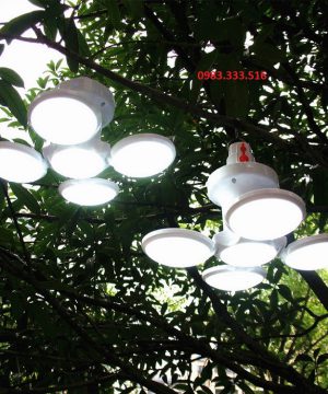 den-bup-nang-luong-mat-troi-4-canh-5-bong-dp42-hinh-trai-bong-dung-thap-sang-trang-tri-ngoai-troi