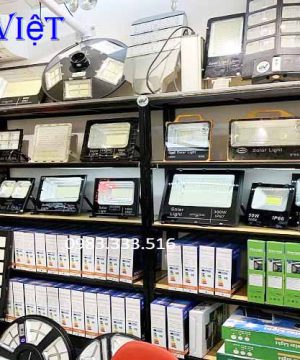 den-300w-den-duong-nang-luong-mat-troi-anh-sang-trang-300w-bc-300