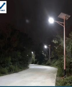 den-nang-luong-mat-troi-cao-cap-500w-chieu-sang-duong-di-dca10-500