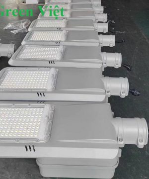 den-nang-luong-mat-troi-cao-cap-300w-dcc-300w-chieu-sang-duong-di-san-vuon