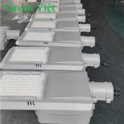 den-nang-luong-mat-troi-cao-cap-300w-dcc-300w-chieu-sang-duong-di-san-vuon