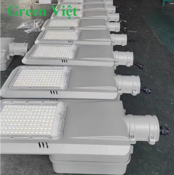 den-nang-luong-mat-troi-cao-cap-300w-dcc-300w-chieu-sang-duong-di-san-vuon