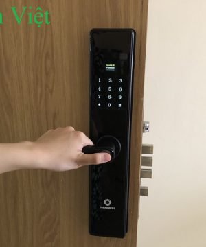 khoa-van-tay-chuyen-lap-cho-cua-go-4-tinh-nang-ab-07e