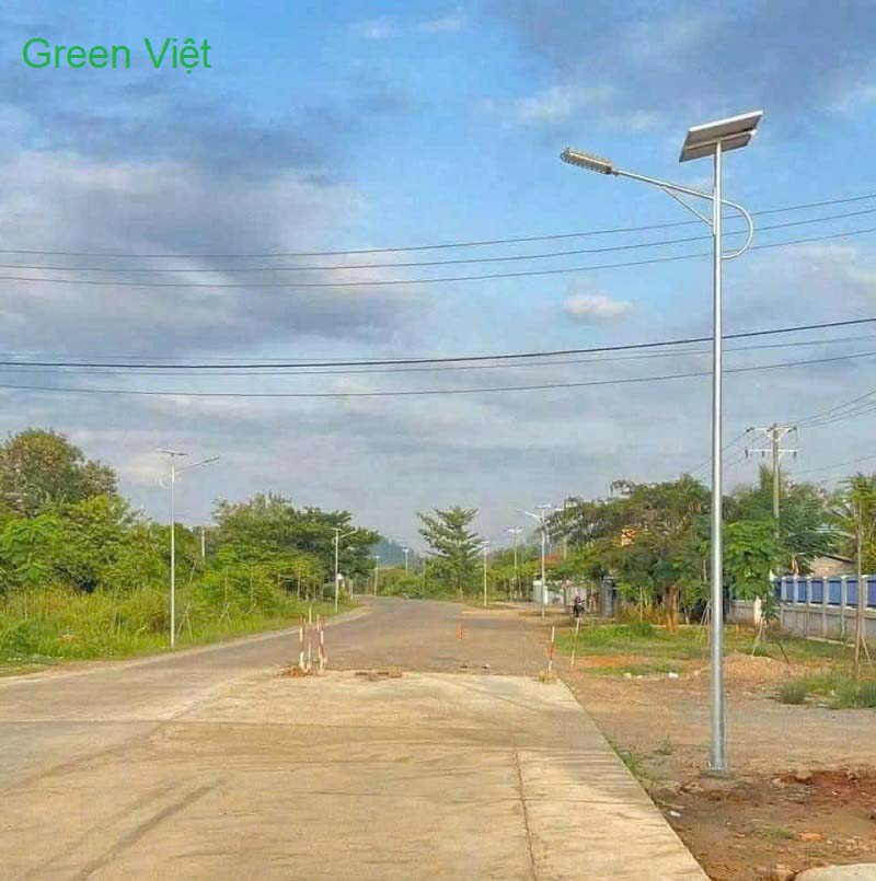 Đèn đường năng lượng mặt trời 56W den-duong-nang-luong-mat-troi-56w-2-0b-plus