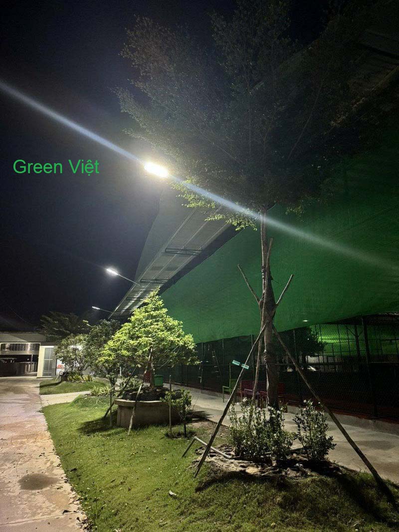 Đèn đường năng lượng mặt trời 80W den-duong-nang-luong-mat-troi-80w-3-0a