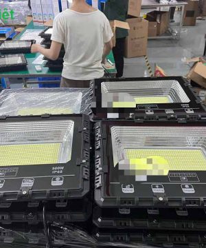 den-pha-led-nang-luong-mat-troi-100w-pl100-green-viet