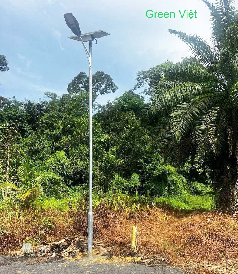 Đèn năng lượng mặt trời Phi Thuyền den-nang-luong-mat-troi-600w-ptv-600-lap-san-vuon