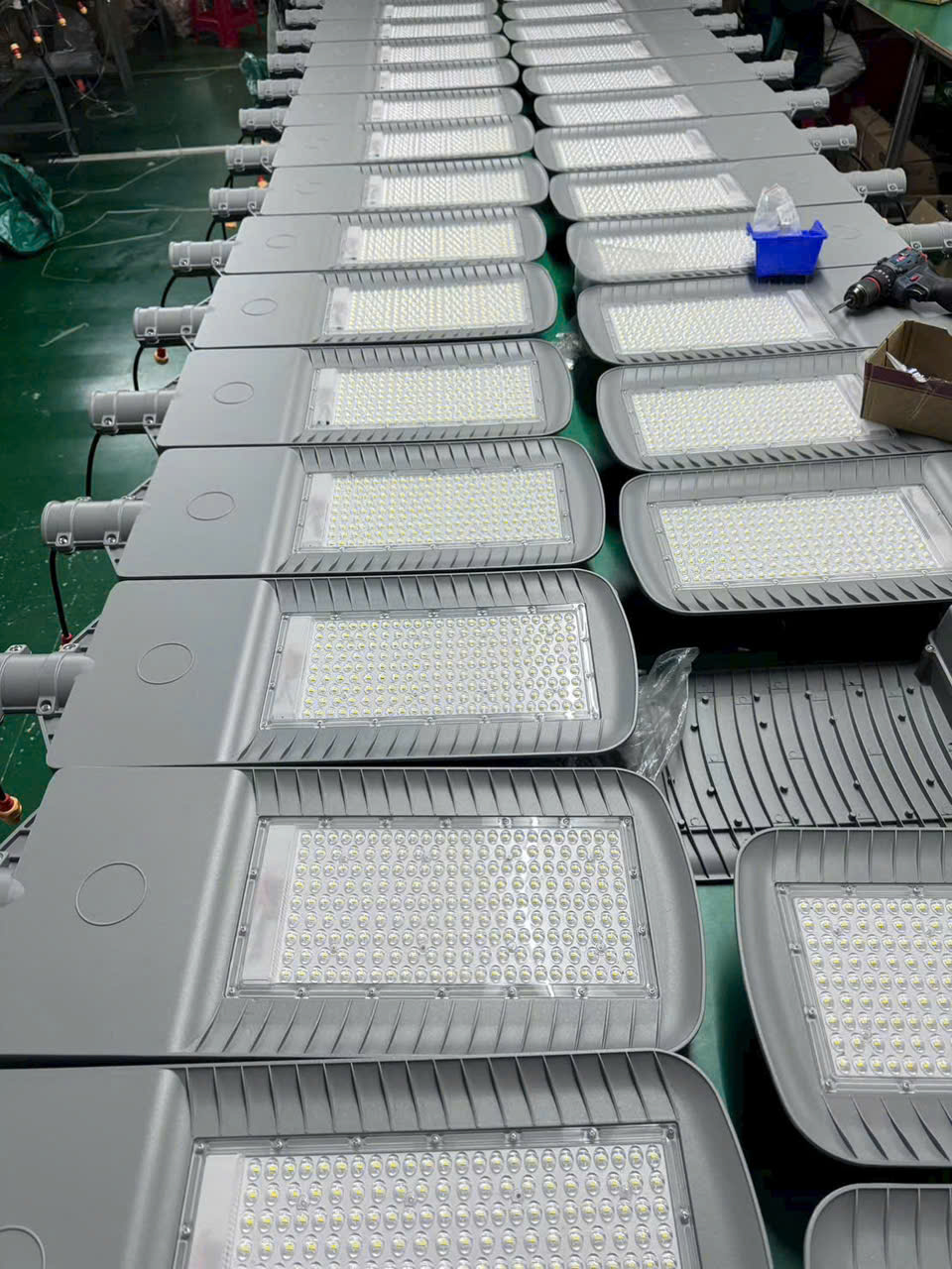 Đèn năng lượng mặt trời lắp dự án den-nang-luong-mat-troi-lap-du-an-moi-nhat-2026