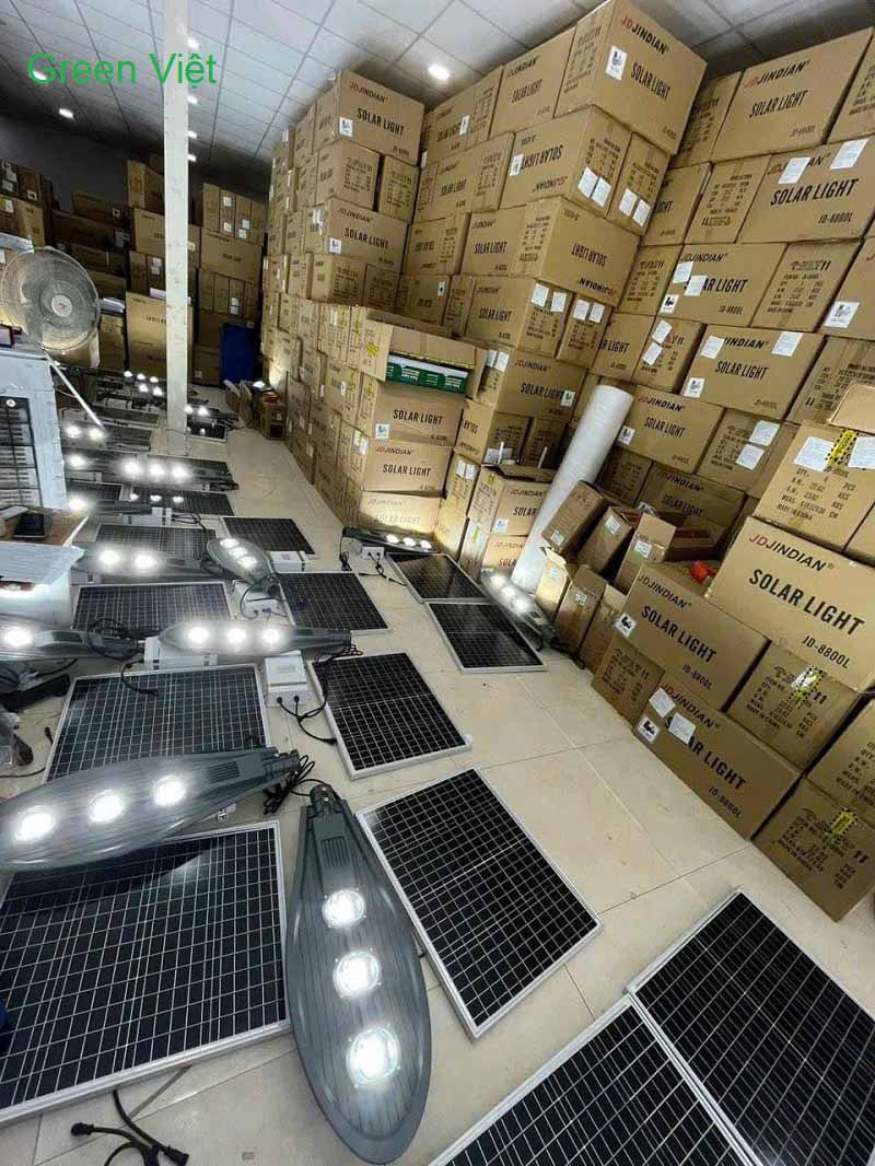 Đèn Năng Lượng Mặt Trời den-nang-luong-mat-troi-ltl-100-100w-cao-cap