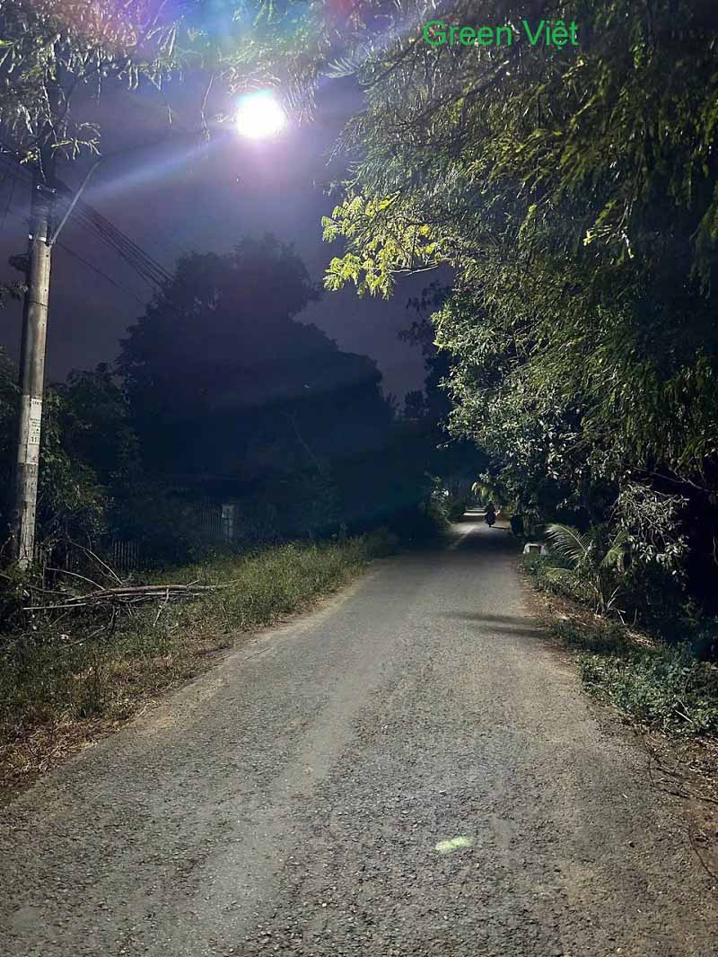 Đèn Năng Lượng Mặt Trời den-nang-luong-mat-troi-ltl-100-100w-cao-cap