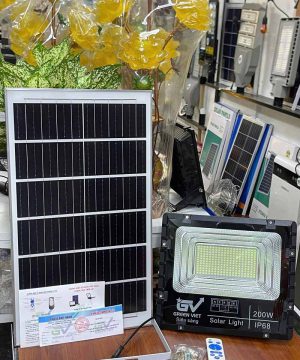 gia-den-pha-nang-luong-mat-troi-green-viet-moi-2026