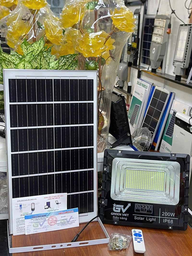 Giá đèn pha năng lượng mặt trời mới gia-den-pha-nang-luong-mat-troi-green-viet-moi-2026