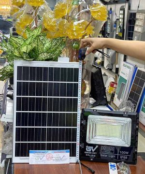 gia-den-pha-nang-luong-mat-troi-green-viet-moi-2026