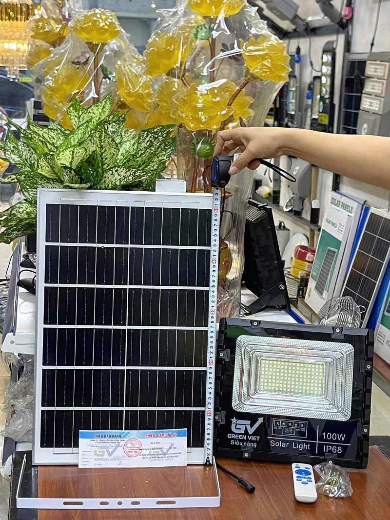 Giá đèn pha năng lượng mặt trời mới gia-den-pha-nang-luong-mat-troi-green-viet-moi-2026