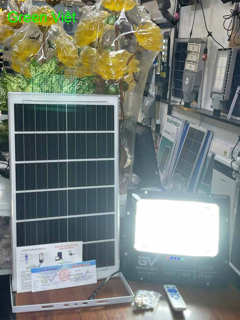 Giá đèn pha năng lượng mặt trời mới gia-den-pha-nang-luong-mat-troi-green-viet-moi-2026