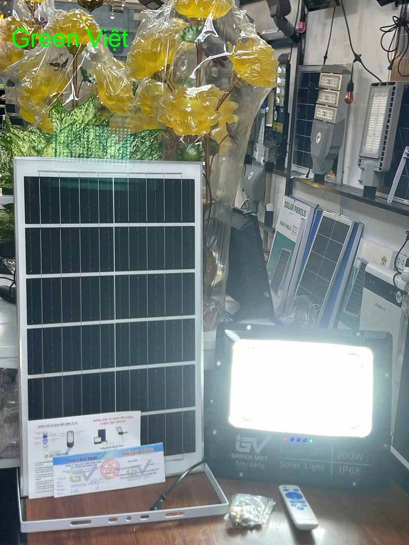 Giá đèn pha năng lượng mặt trời mới gia-den-pha-nang-luong-mat-troi-green-viet-moi-2026